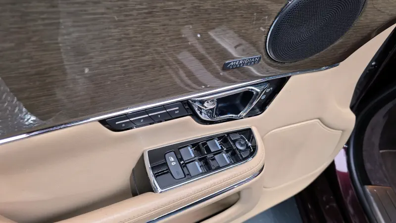 Jaguar XJ