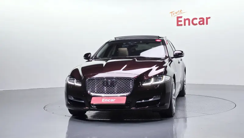 Jaguar XJ