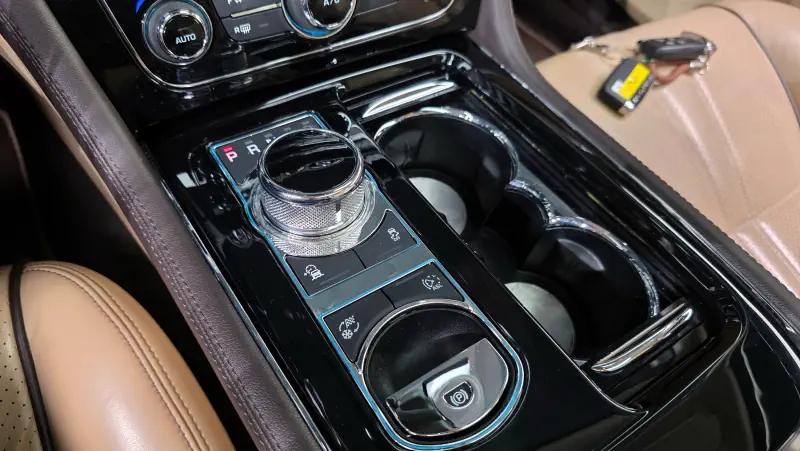 Jaguar XJ