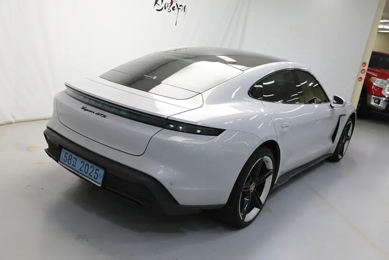 Porsche Taycan