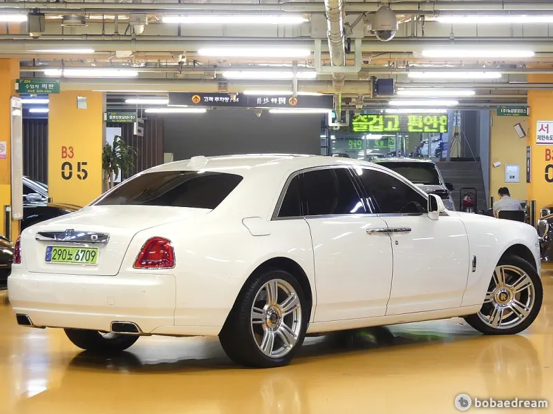 Rolls-Royce GHOST