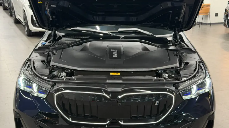 BMW i5