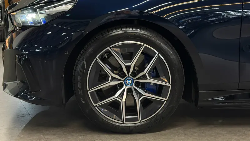 BMW i5