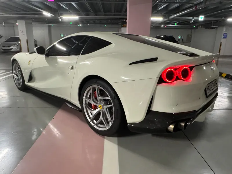 Ferrari 812