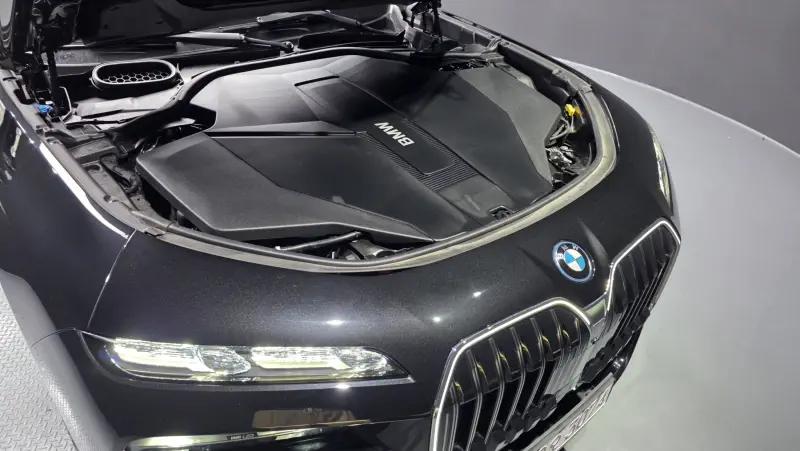 BMW i7