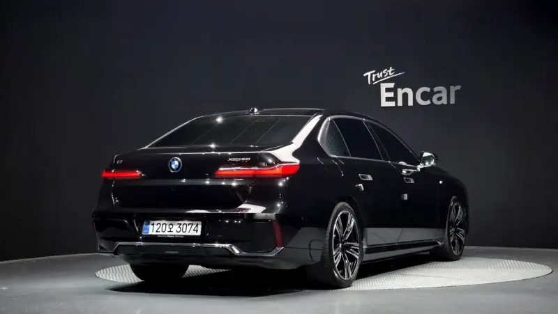 BMW i7