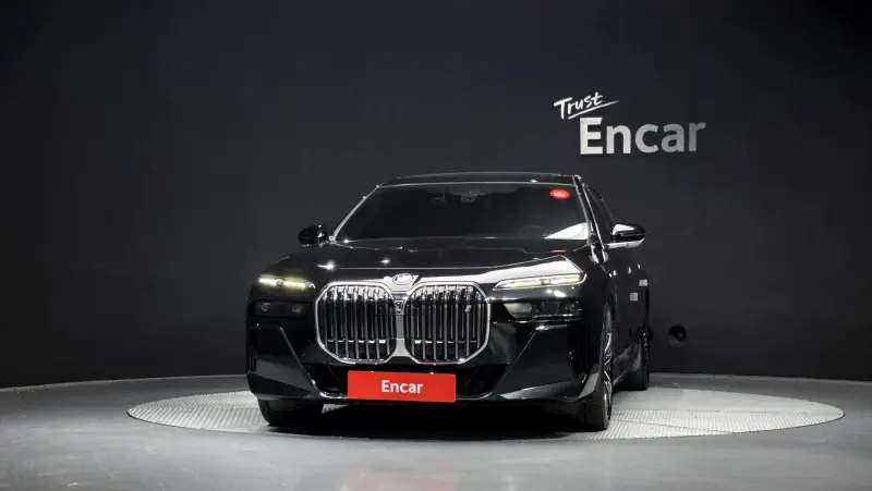 BMW i7