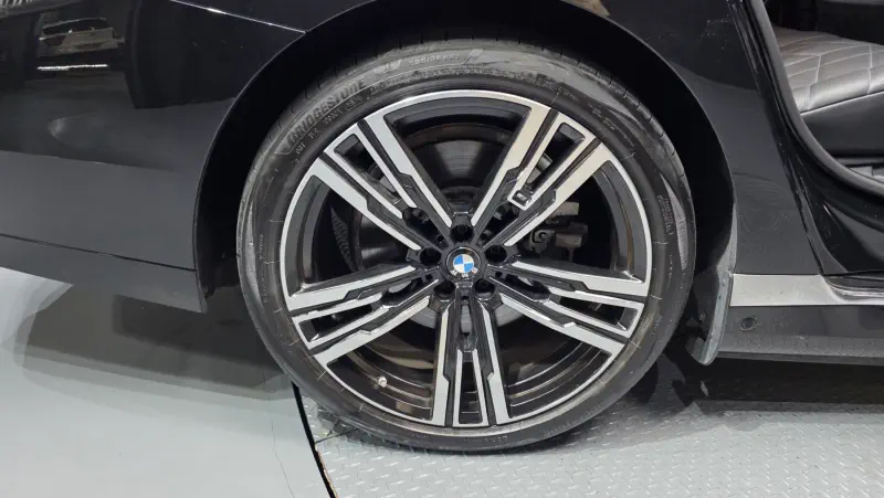 BMW i7