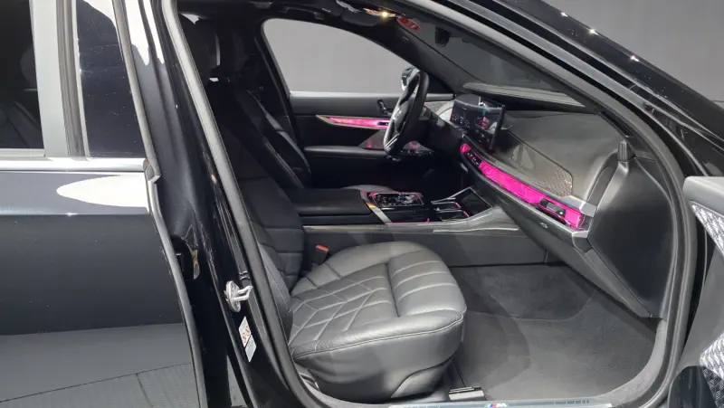 BMW i7