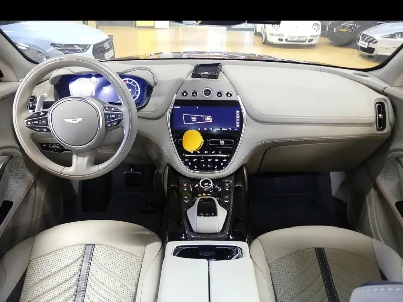 Aston Martin DBX