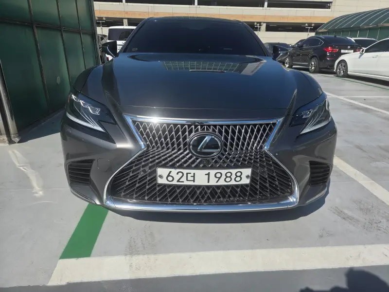 Lexus LS