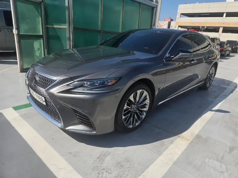Lexus LS