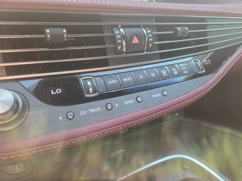 Lexus LS