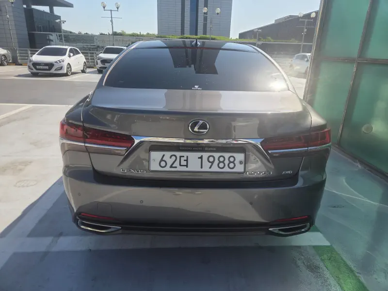 Lexus LS