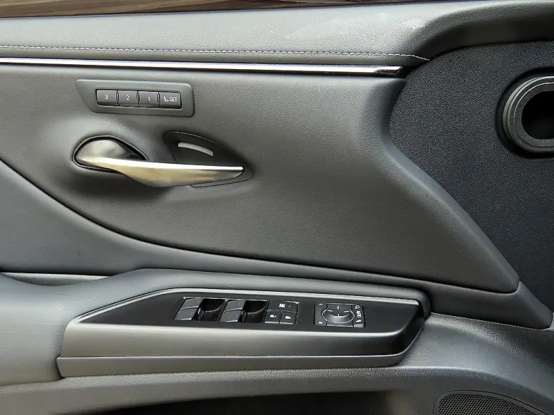Lexus ES300h