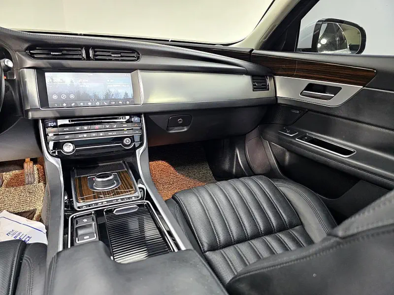 Jaguar XF