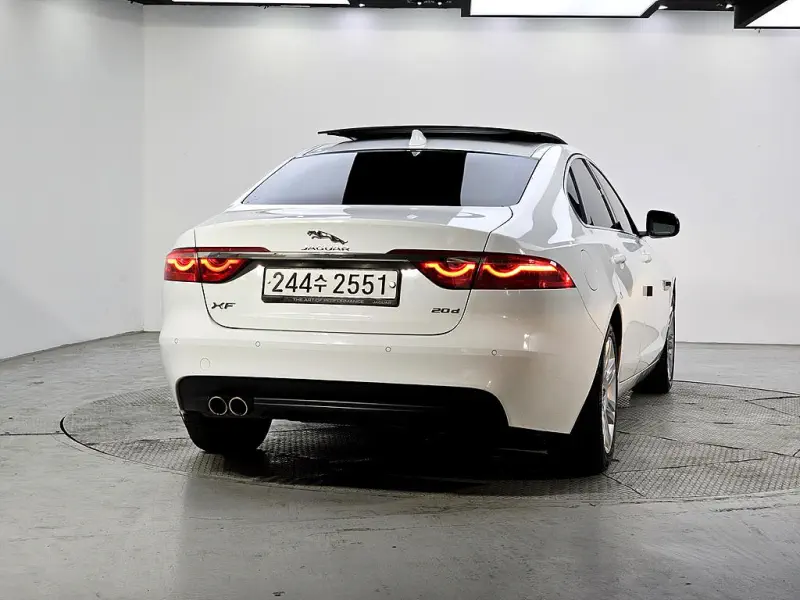 Jaguar XF