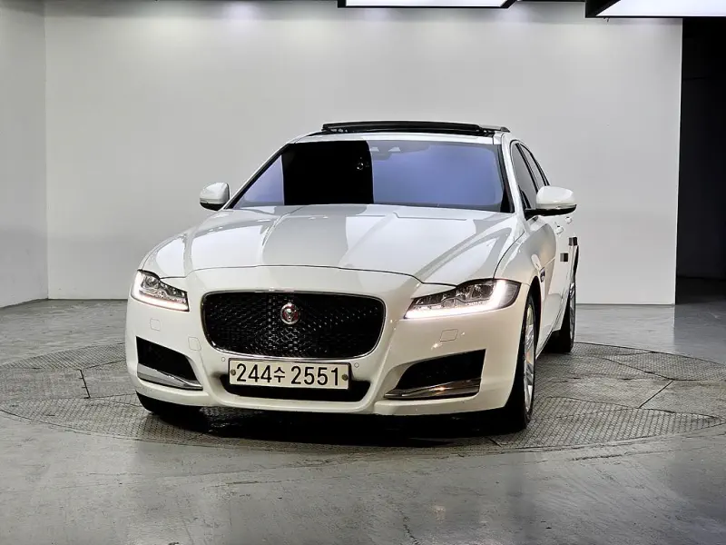 Jaguar XF