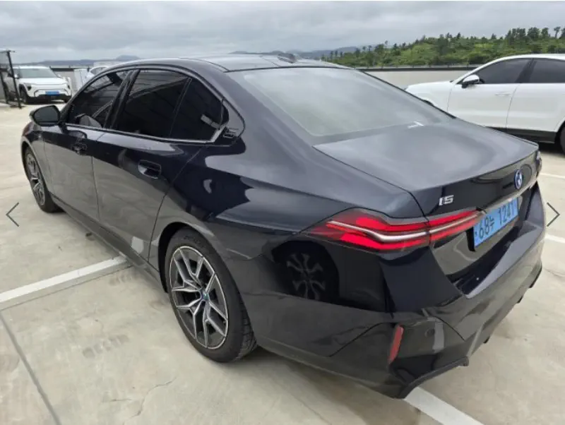 BMW i5