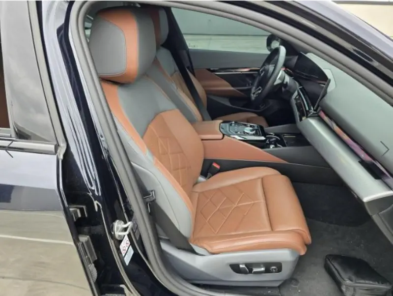 BMW i5