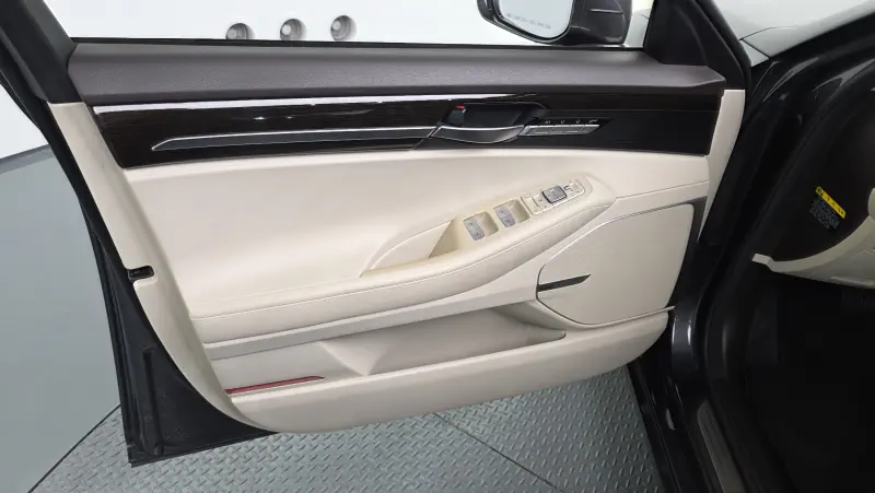 Genesis EQ900
