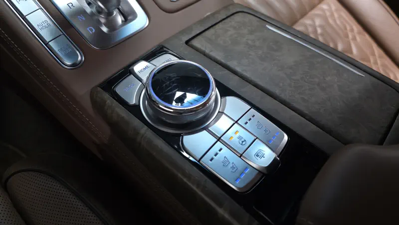 Genesis G90
