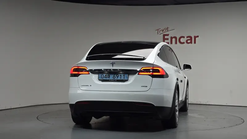 Tesla MODEL X