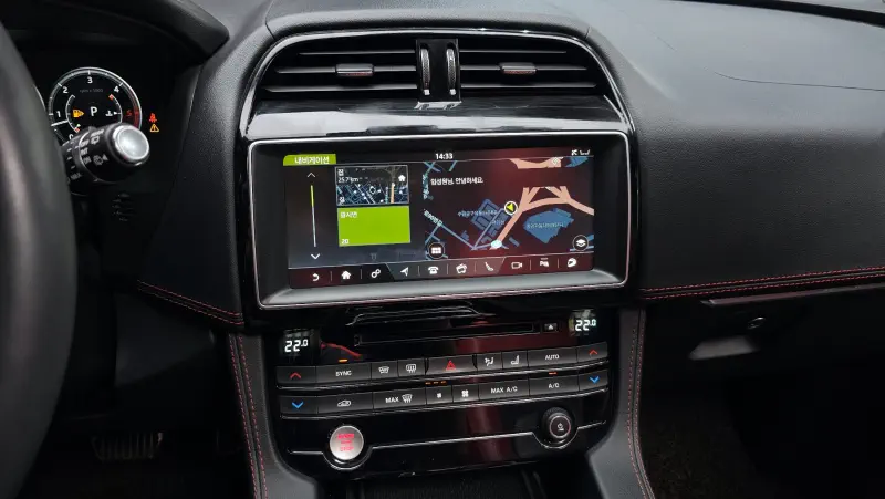 Jaguar F-Pace