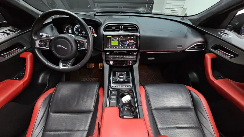Jaguar F-Pace