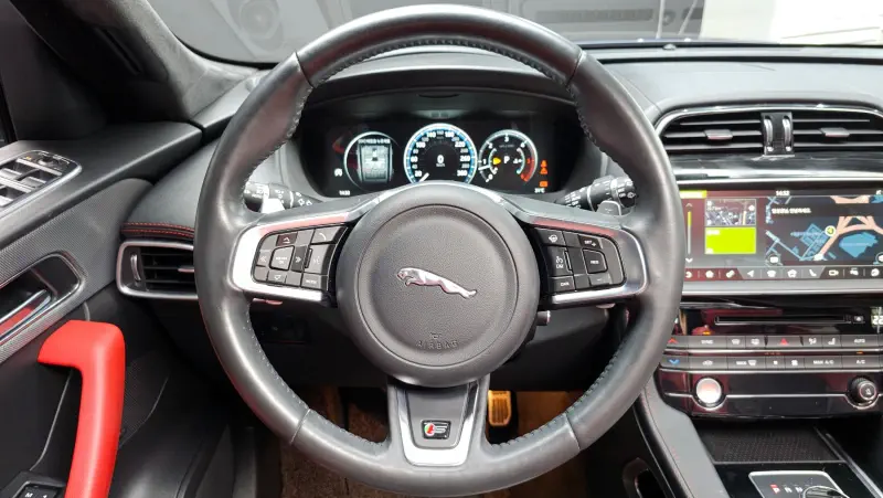 Jaguar F-Pace