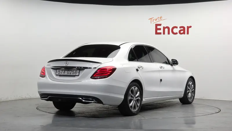 Mercedes-Benz C-Class