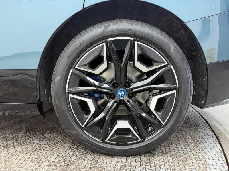 BMW iX