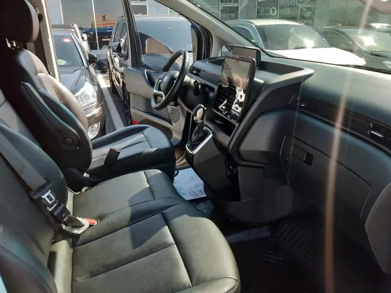 Hyundai Staria