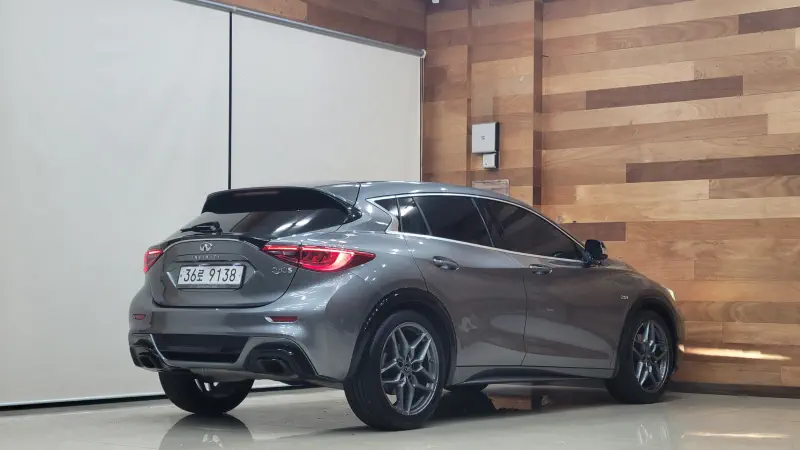 Infiniti Q30