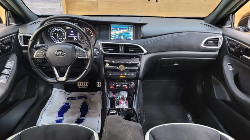 Infiniti Q30