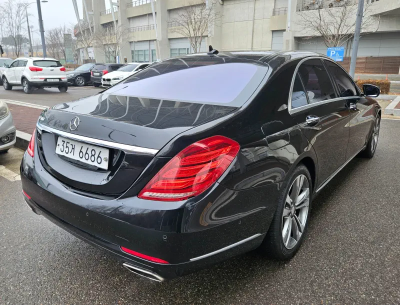 Mercedes-Benz S-Class