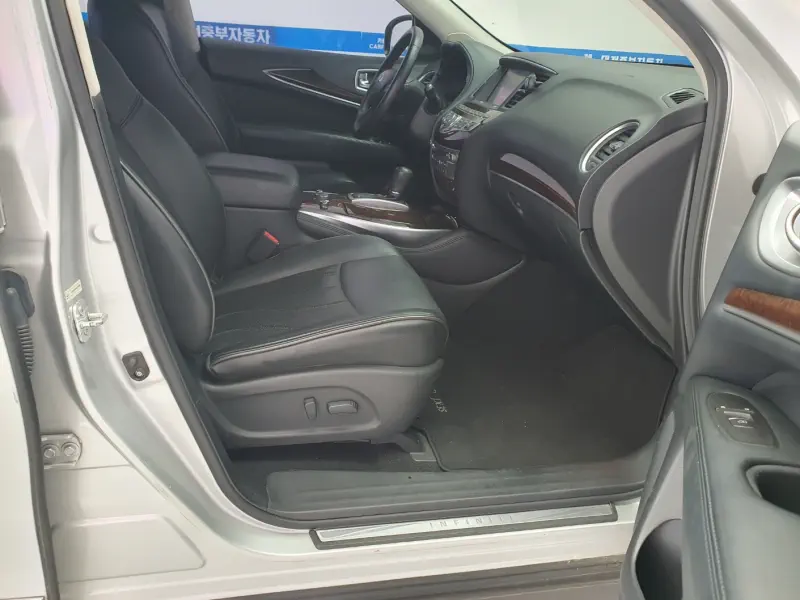 Infiniti JX35