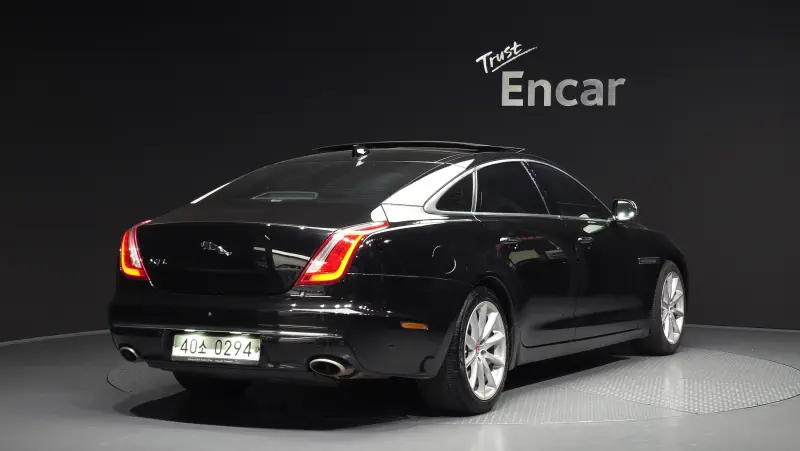 Jaguar XJ