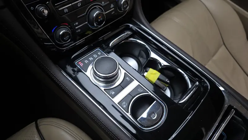 Jaguar XJ