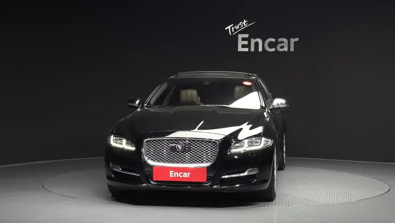 Jaguar XJ