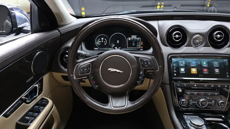 Jaguar XJ
