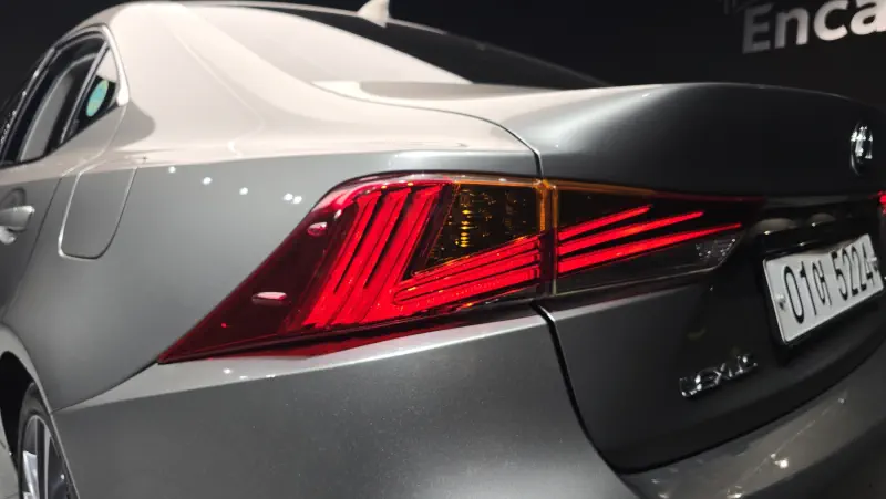 Lexus IS200t