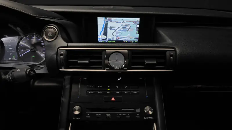 Lexus IS200t