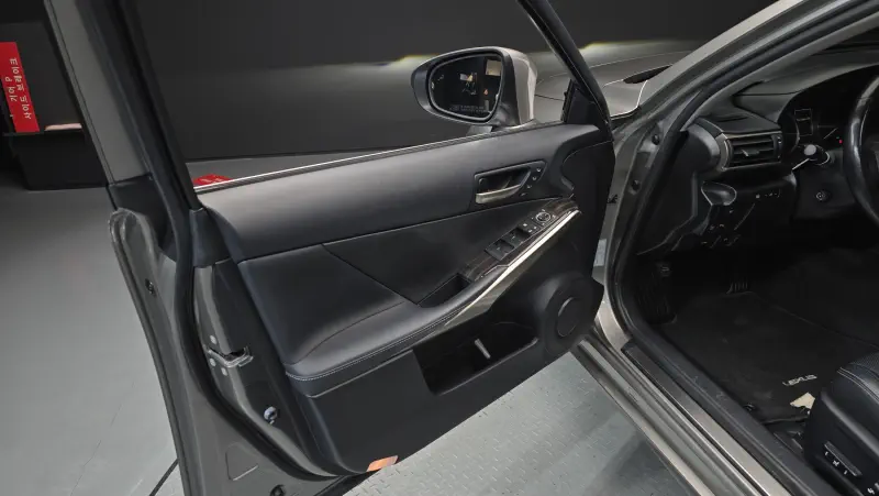 Lexus IS200t
