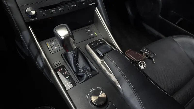 Lexus IS200t