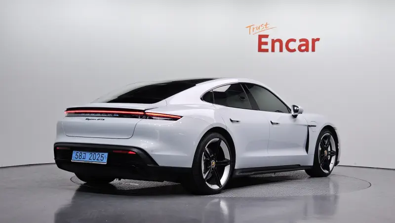 Porsche Taycan