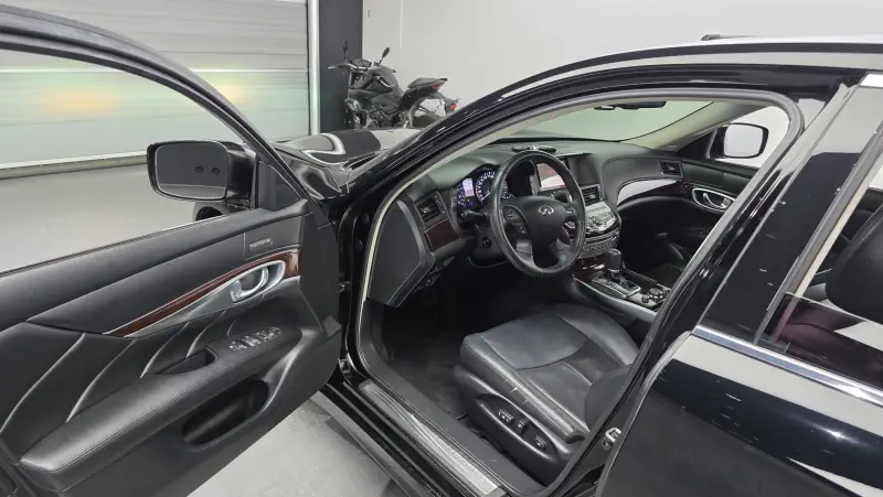 Infiniti M37