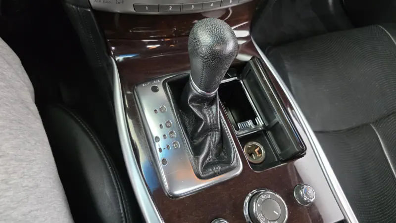 Infiniti M37
