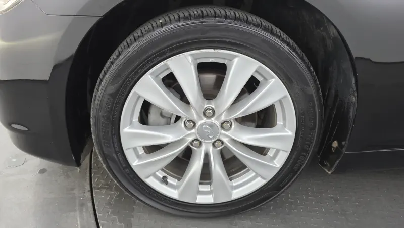 Infiniti M37