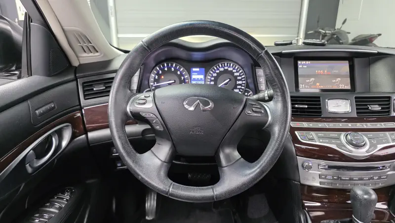 Infiniti M37